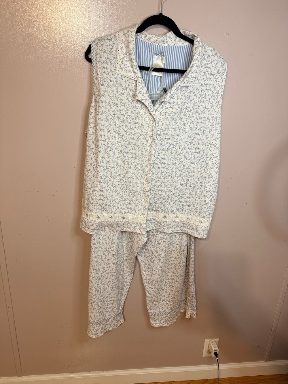 Secret Treasures white and blue ditsy floral sleeveless pajama set 3X